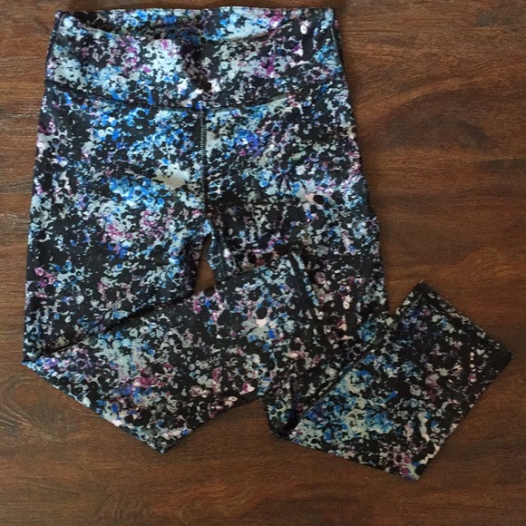 NWT fabletics Salad Capri leggings size xs new - Picture 2 of 11